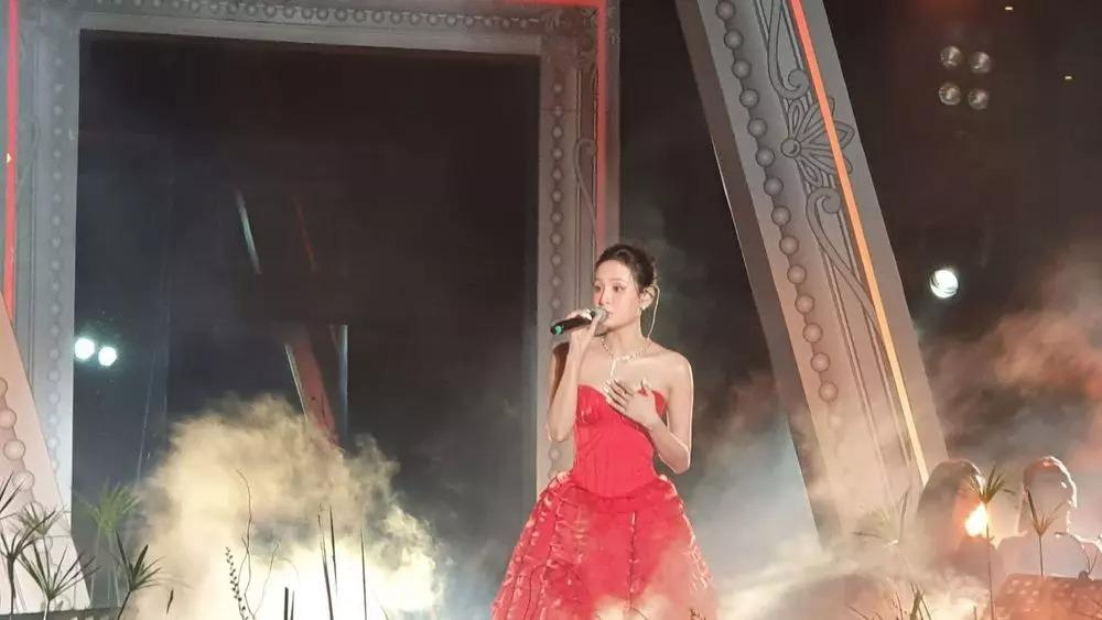 Bị chỉ trích vì may váy cho Hiền Hồ tái xuất, Đỗ Long nói gì?-2