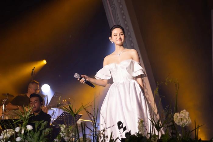 Bị chỉ trích vì may váy cho Hiền Hồ tái xuất, Đỗ Long nói gì?-3