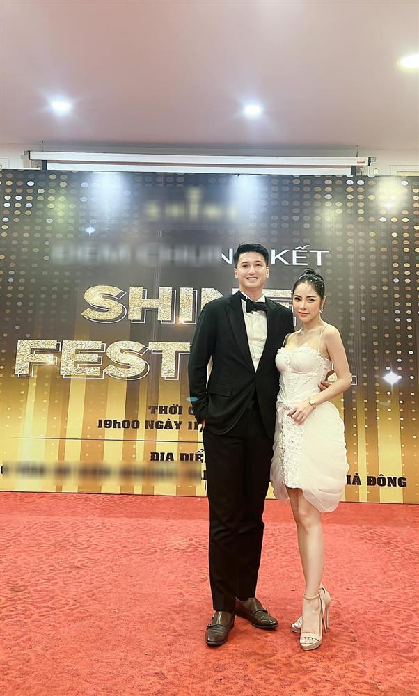 Làm BGK, Huỳnh Anh và bạn gái lên đồ lồng lộn như chụp ảnh cưới-2