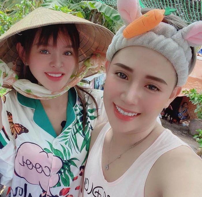 Trang Nemo chơi sang, cho nhân viên bó hoa tiền mang về tặng vợ-4