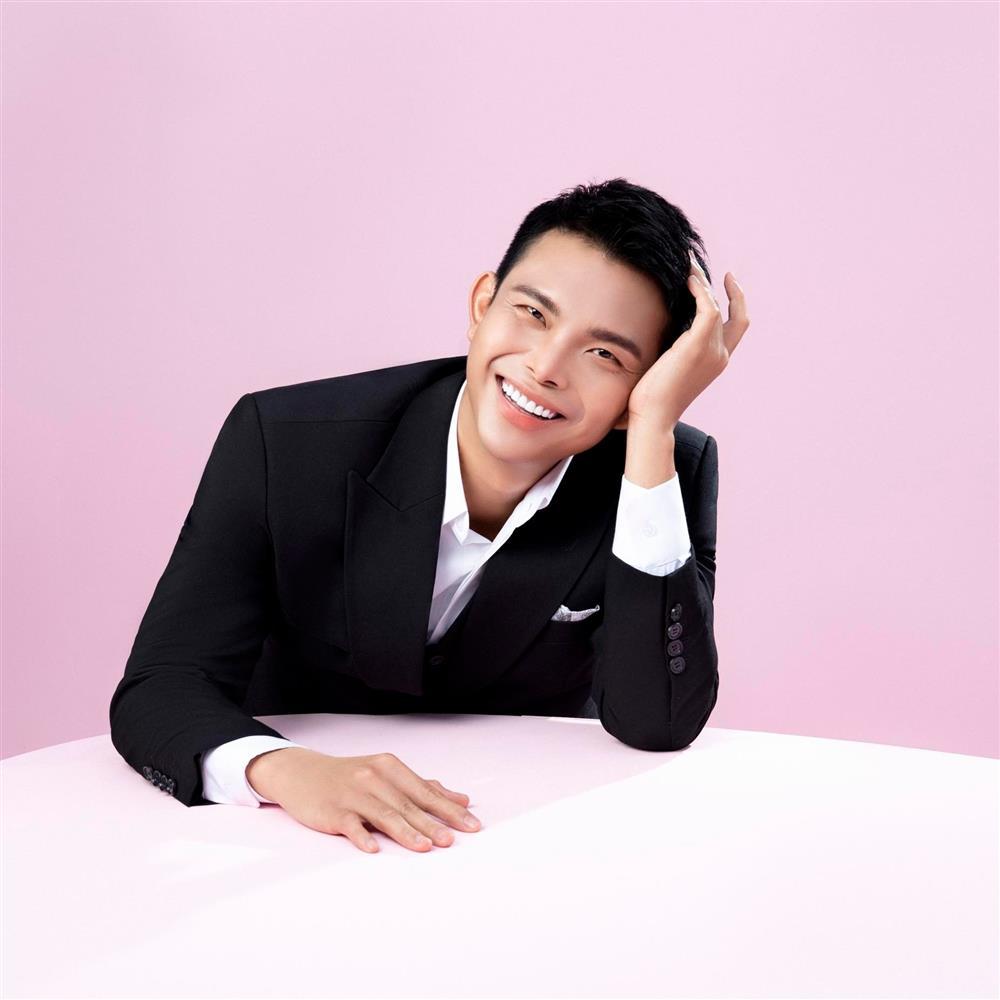 Bị chỉ trích vì may váy cho Hiền Hồ tái xuất, Đỗ Long nói gì?-5