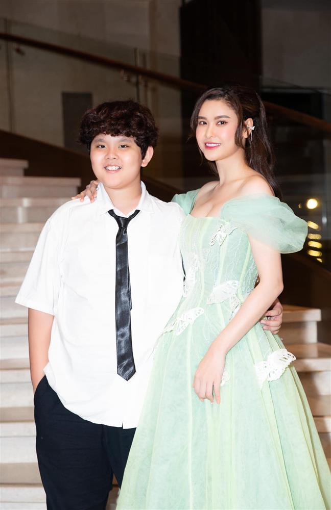 Cùng Trương Quỳnh Anh đi sự kiện, quý tử 10 tuổi như thanh niên-2
