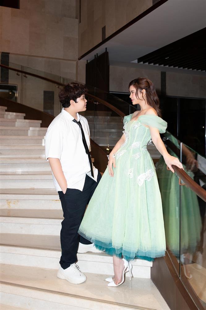 Cùng Trương Quỳnh Anh đi sự kiện, quý tử 10 tuổi như thanh niên-4