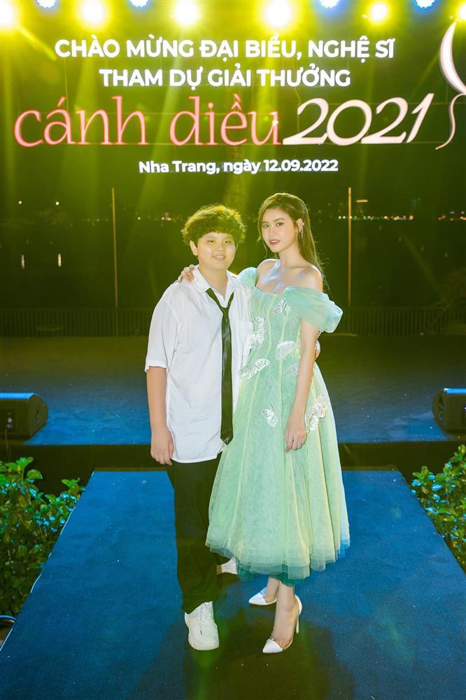 Cùng Trương Quỳnh Anh đi sự kiện, quý tử 10 tuổi như thanh niên-1