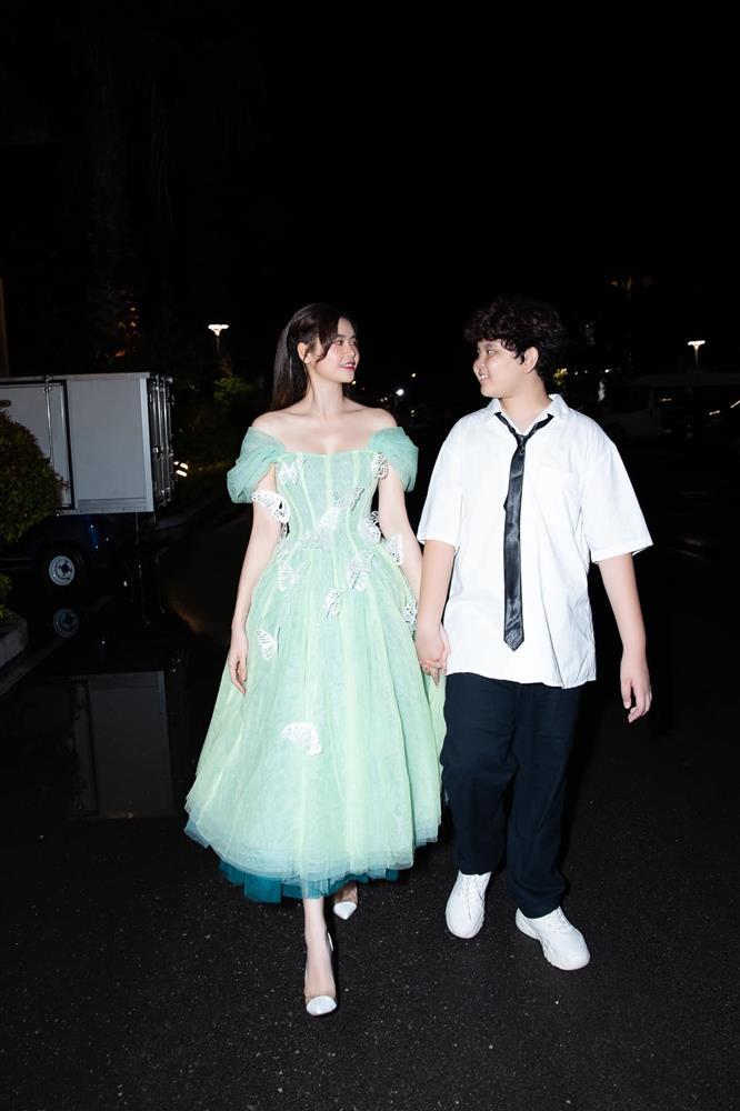 Cùng Trương Quỳnh Anh đi sự kiện, quý tử 10 tuổi như thanh niên-5