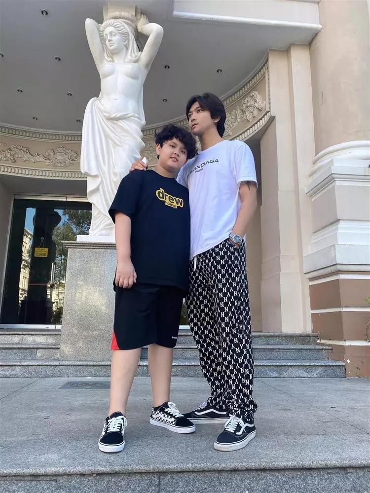 Cùng Trương Quỳnh Anh đi sự kiện, quý tử 10 tuổi như thanh niên-6