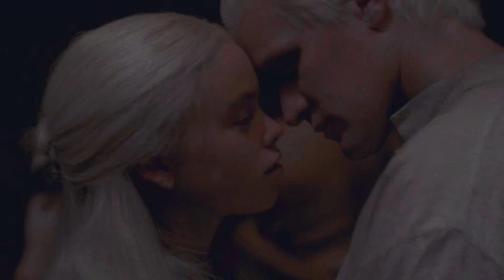 Tranh cãi gây sốc trong tiền truyện Game of Thrones-1