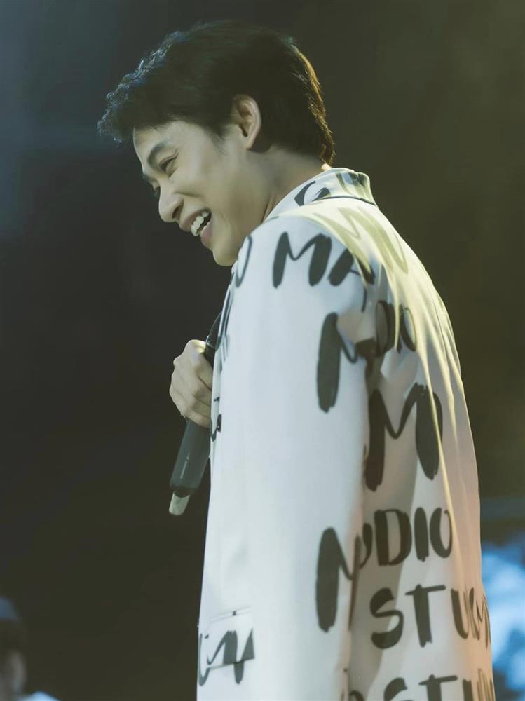 Bị fan yêu cầu cởi áo, Trúc Nhân xử lý cao tay-4