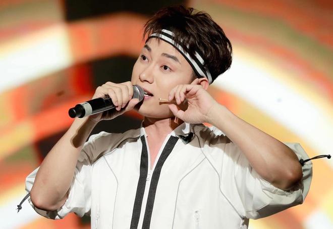 Bị fan yêu cầu cởi áo, Trúc Nhân xử lý cao tay-1