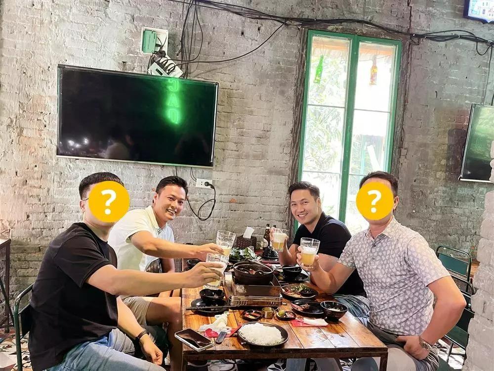 Hồng Đăng khoe ảnh chơi golf, mặc quần màu nổi bật-12