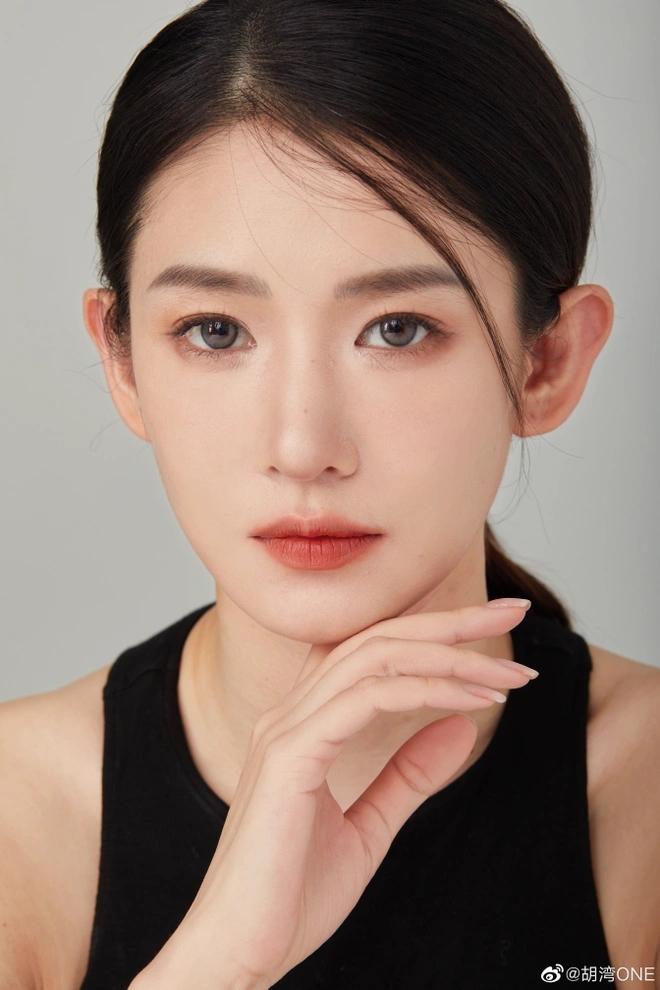 Hot girl Blase Loan Loan bị cấm cửa trên mạng xã hội-1