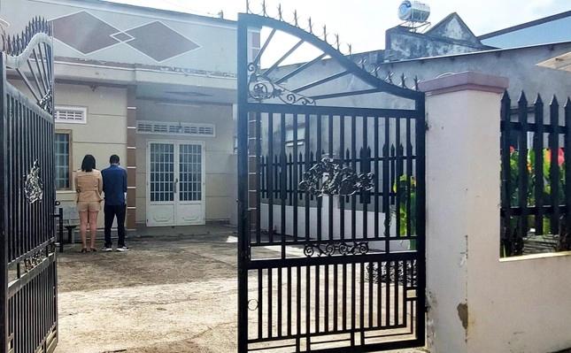 Vụ gửi con chữa bệnh nhận về tro cốt: Thi thể bé hỏa thiêu trong xô sắt-2