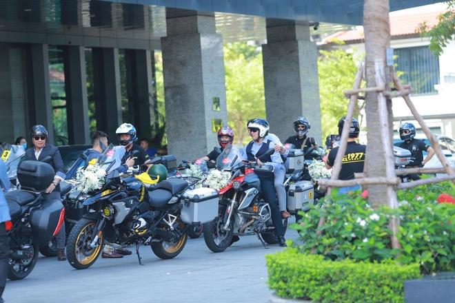 Đám cưới ở Hà Tĩnh với dàn mô tô siêu khủng, xế hộp sang xịn-3