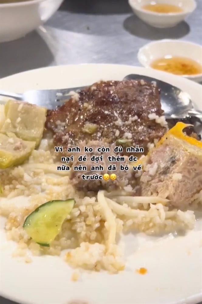 Clip: Gần 1 tiếng chưa ăn hết đĩa cơm, cô gái bị bạn trai bỏ lại quán-2