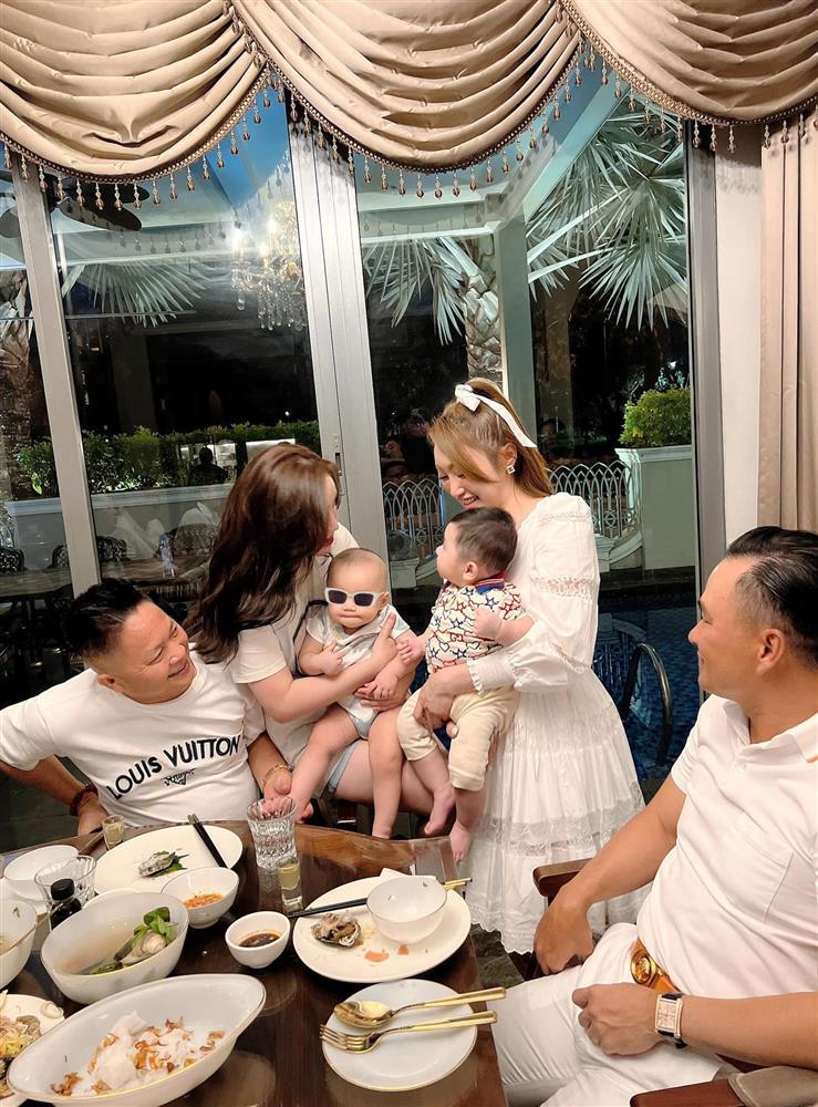 Con trai Bảo Thy gặp con trai Chi Bảo, gấp đôi sự dễ thương-1