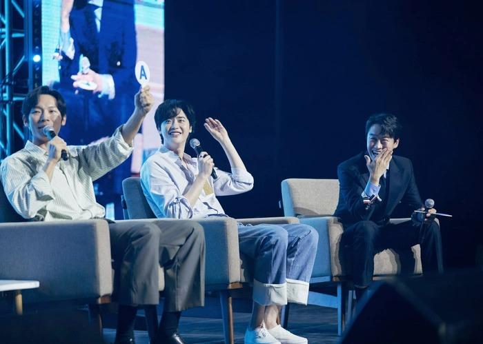 Lee Jong Suk tiết lộ kết phim Big Mouth, bật mí Yoona là trùm-2