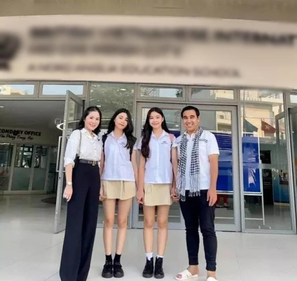 2 ái nữ nhà Quyền Linh khoe chân dài miên man chuẩn mẫu-4