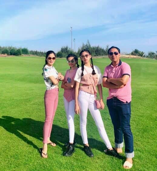 2 ái nữ nhà Quyền Linh khoe chân dài miên man chuẩn mẫu-5