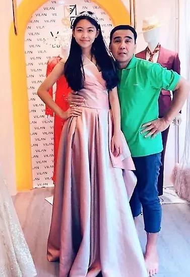 2 ái nữ nhà Quyền Linh khoe chân dài miên man chuẩn mẫu-6