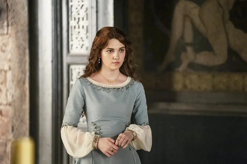 Cảnh nóng với bạn diễn hơn 30 tuổi khiến nữ diễn viên sợ hãi-1