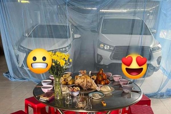 Khách gác chân lên đầu người ghế trước, lời giải thích gây thêm bức xúc-5