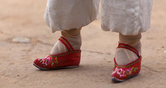 Đàn ông nhìn eo, đàn bà nhìn chân, ý nghĩa thực sự là gì?-2