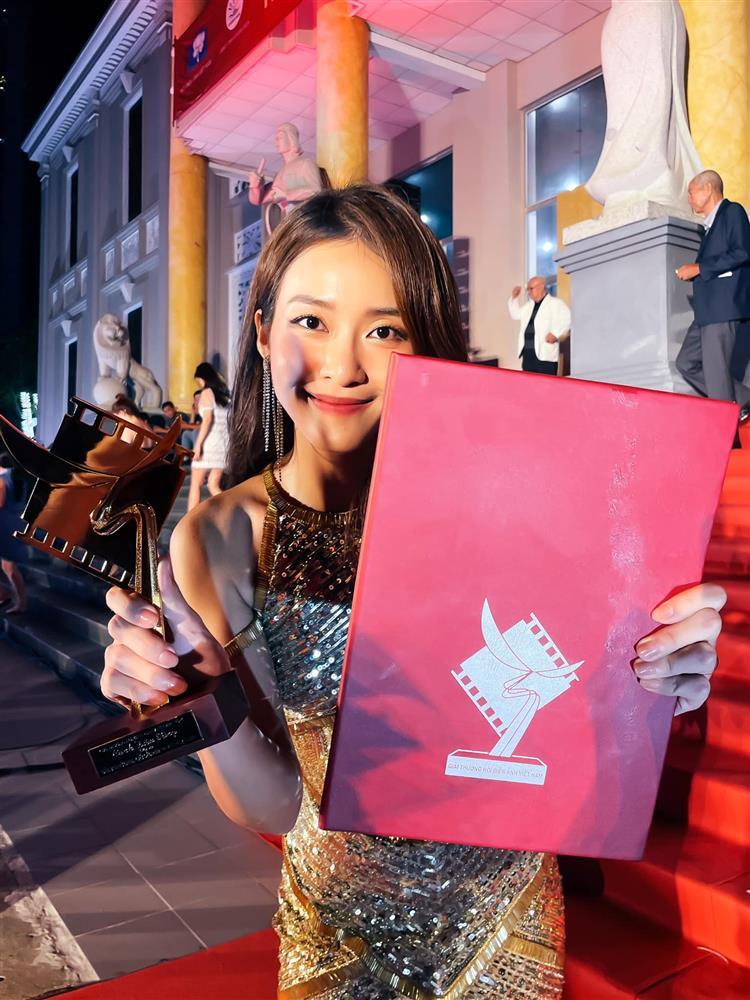 Kết nào cho Khả Ngân khi đụng hàng hoa hậu Thùy Tiên?-2