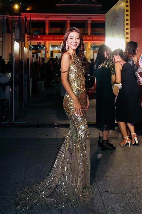 Kết nào cho Khả Ngân khi đụng hàng hoa hậu Thùy Tiên?-6