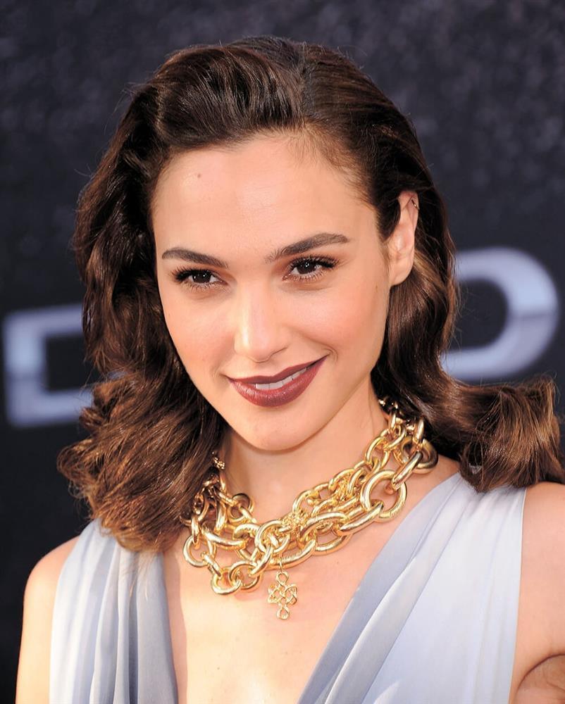 Nhan sắc Bạch Tuyết và Hoàng Hậu lên phim: Phe phản diện thắng đậm-3