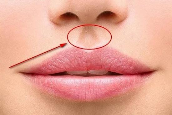 Phụ nữ có 6 đặc điểm này dễ ngoại tình bậc nhất