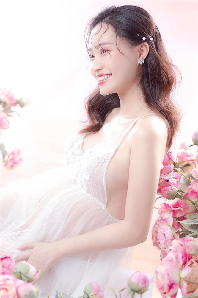 Mẹ bầu hot nhất VTV tung bộ ảnh đẹp như nàng thơ cận ngày lâm bồn-3