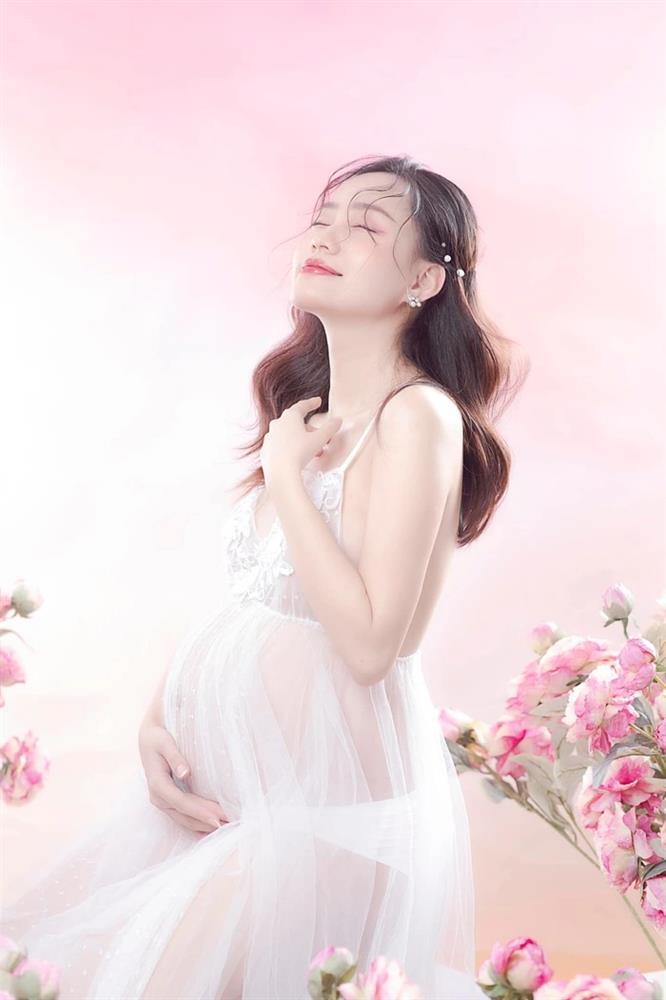 Mẹ bầu hot nhất VTV tung bộ ảnh đẹp như nàng thơ cận ngày lâm bồn-4