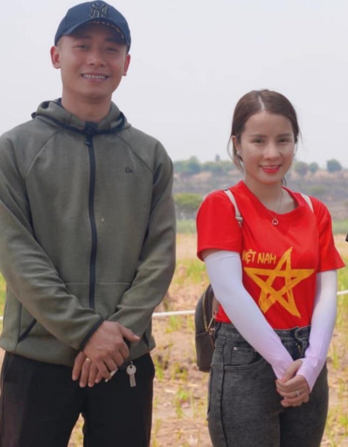 Bà Nhân gặp áp lực nặng nề khi bị mắng ké fame Quang Linh Vlog-1