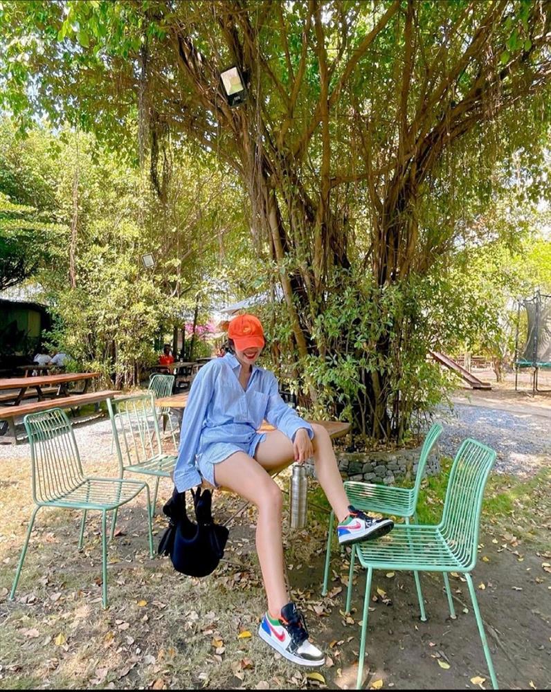 Phối đồ phong cách sporty chic mùa thu không lo lỗi mốt-6