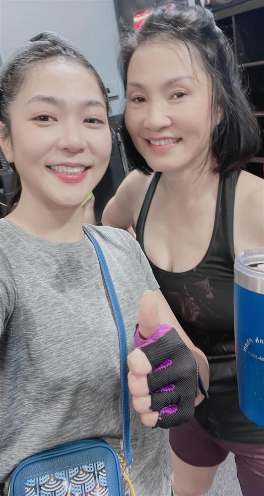 Hồng Đào xuất hiện cùng Hà Thanh Xuân với mặt mộc tuổi 60-1