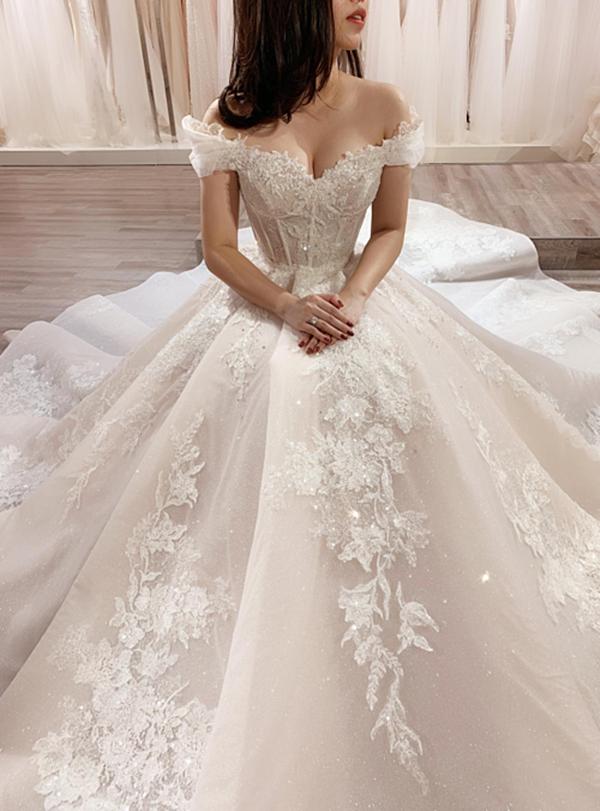 Cô dâu chú rể khóc ròng vì khách đến đám cưới không có chỗ ngồi-5