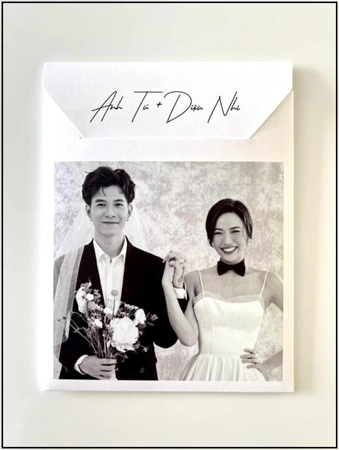 Bộ sưu tập thiệp cưới Viet Tu mới nhất năm 2024 đã được ra mắt với thiết kế độc đáo, tươi tắn và phù hợp với nhiều phong cách khác nhau. Hãy cùng khám phá những thiệp cưới đẹp nhất của Viet Tu để chuẩn bị cho ngày cưới của bạn.