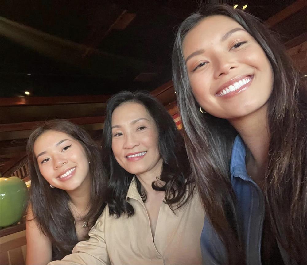 Hồng Đào xuất hiện cùng Hà Thanh Xuân với mặt mộc tuổi 60-16