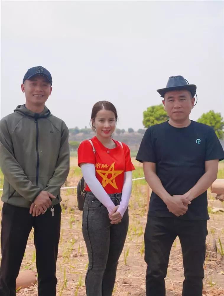 Bà Nhân kể về chuyến từ thiện bất ổn cùng Quang Linh Vlog-1
