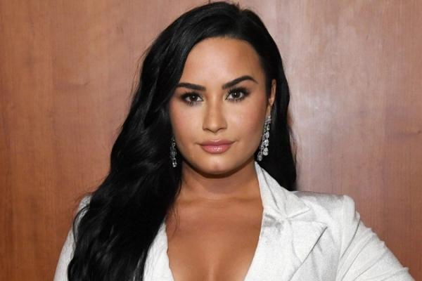 Demi Lovato đính hôn với bạn trai người Canada-3