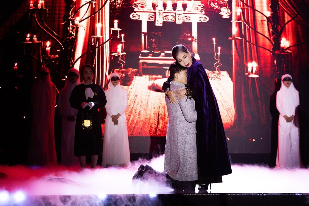 Dược sĩ Tiến khâu miệng Trang Trần và Trác Thúy Miêu khi ra mắt phim mới-4