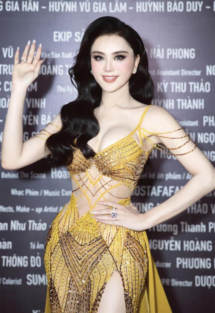 Dược sĩ Tiến khâu miệng Trang Trần và Trác Thúy Miêu khi ra mắt phim mới-8