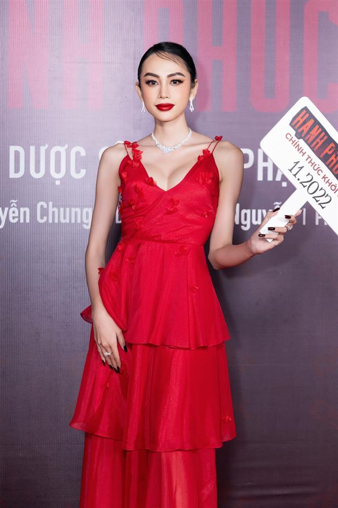 Dược sĩ Tiến khâu miệng Trang Trần và Trác Thúy Miêu khi ra mắt phim mới-11