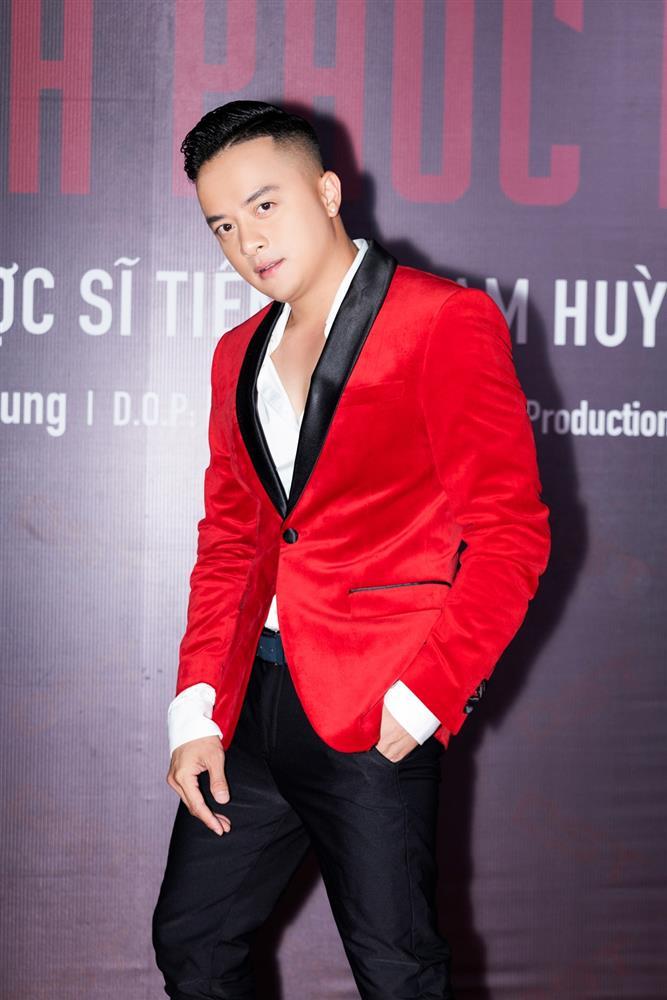 Dược sĩ Tiến khâu miệng Trang Trần và Trác Thúy Miêu khi ra mắt phim mới-15