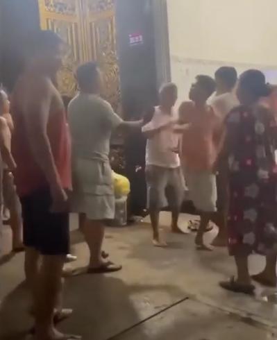 Hỗn chiến vì hàng xóm hát karaoke như tra tấn lỗ tai suốt 1 tuần-1