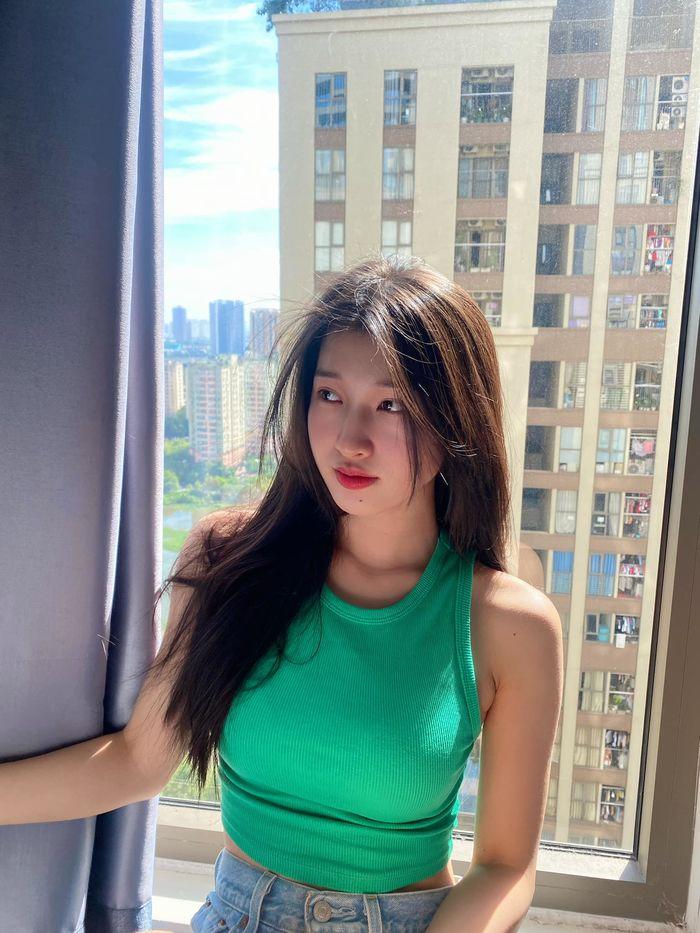 Á hậu Phương Nhi bị spam ảnh thời mộc mạc, ngố tàu-1