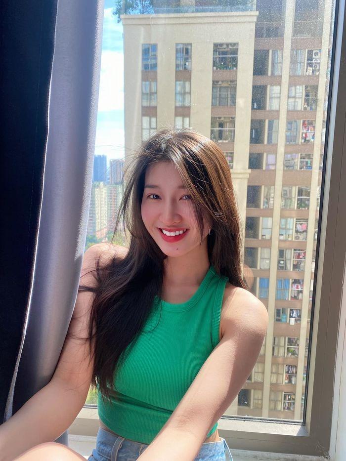 Á hậu Phương Nhi bị spam ảnh thời mộc mạc, ngố tàu-2