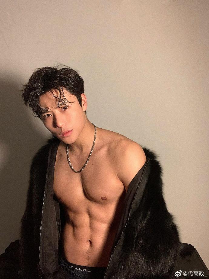 Nam thần 6 múi xứ Trung khiến hội mê phim đua nhau săn lùng-11