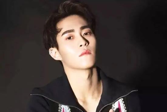 Nam idol xứ Trung hẹn hò 3 cô gái trong 1 đêm