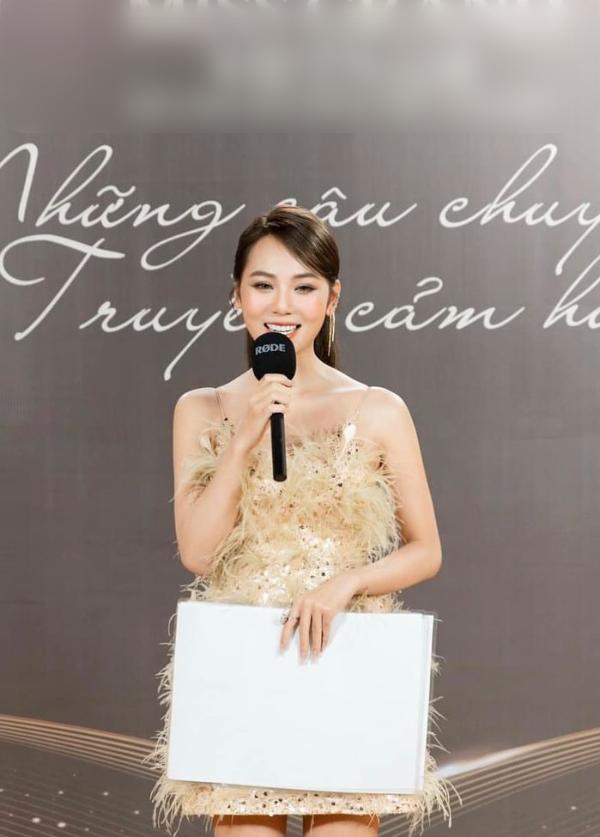 TikToker đụng hàng Hoa, Á hậu: Đẳng cấp chênh lệch rõ?-2